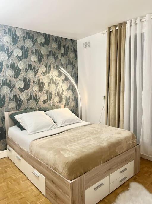 Proche Chateau De Versailles Avec Balcon Vu Sur Une Foret Et Parking Gratuit Pour 5 Personnes Maximum Exteriör bild