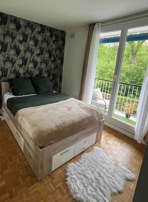 Proche Chateau De Versailles Avec Balcon Vu Sur Une Foret Et Parking Gratuit Pour 5 Personnes Maximum Exteriör bild