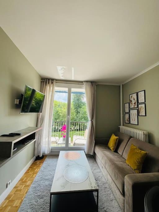 Proche Chateau De Versailles Avec Balcon Vu Sur Une Foret Et Parking Gratuit Pour 5 Personnes Maximum Exteriör bild