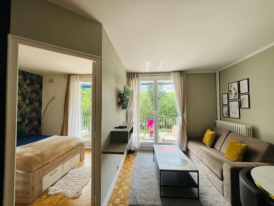 Proche Chateau De Versailles Avec Balcon Vu Sur Une Foret Et Parking Gratuit Pour 5 Personnes Maximum Exteriör bild